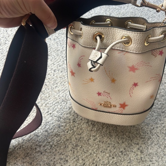 Dempsey Drawstring Bucket Bag 15 With Shooting Star Print - Picture 6 of 8
